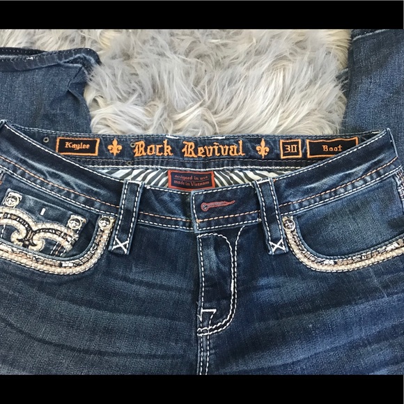 Woman’s Rock Revival Jeans - Picture 3 of 6